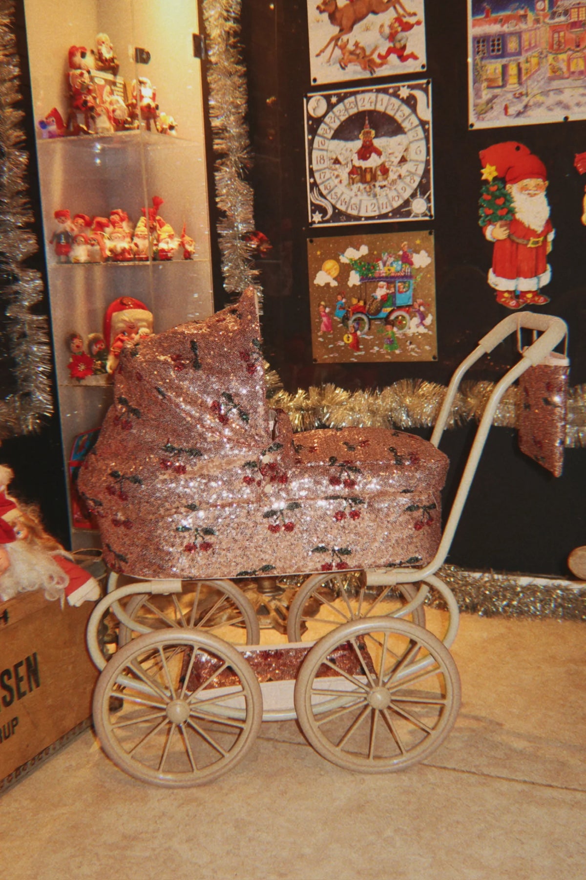 Landau de poupée Minnie à paillettes Cherry Sequin