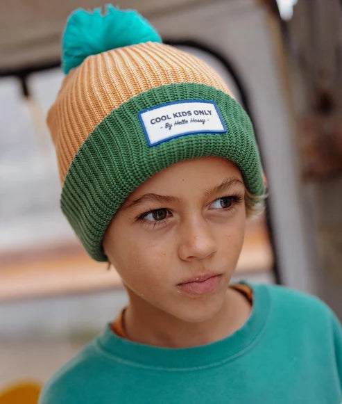Bonnet Enfants Color Block – Pompon, Doublure Polaire & Coton Bio