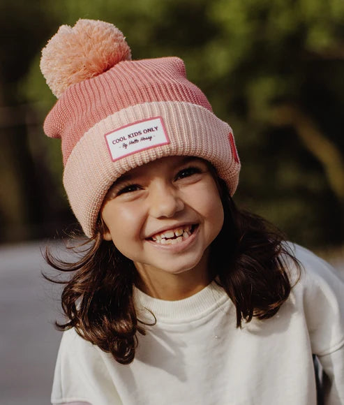Bonnet Enfants Color Block – Pompon, Doublure Polaire & Coton Bio