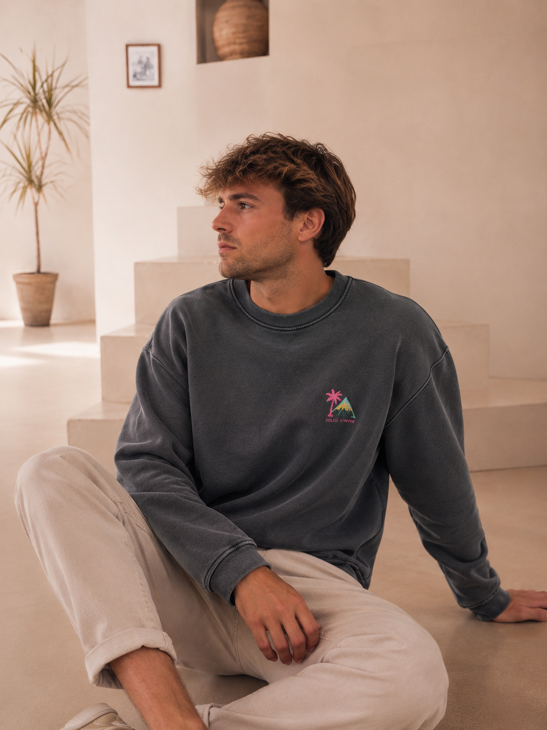 pull noir délavé Stan homme - Anouk &  Ninon - broderie fluo